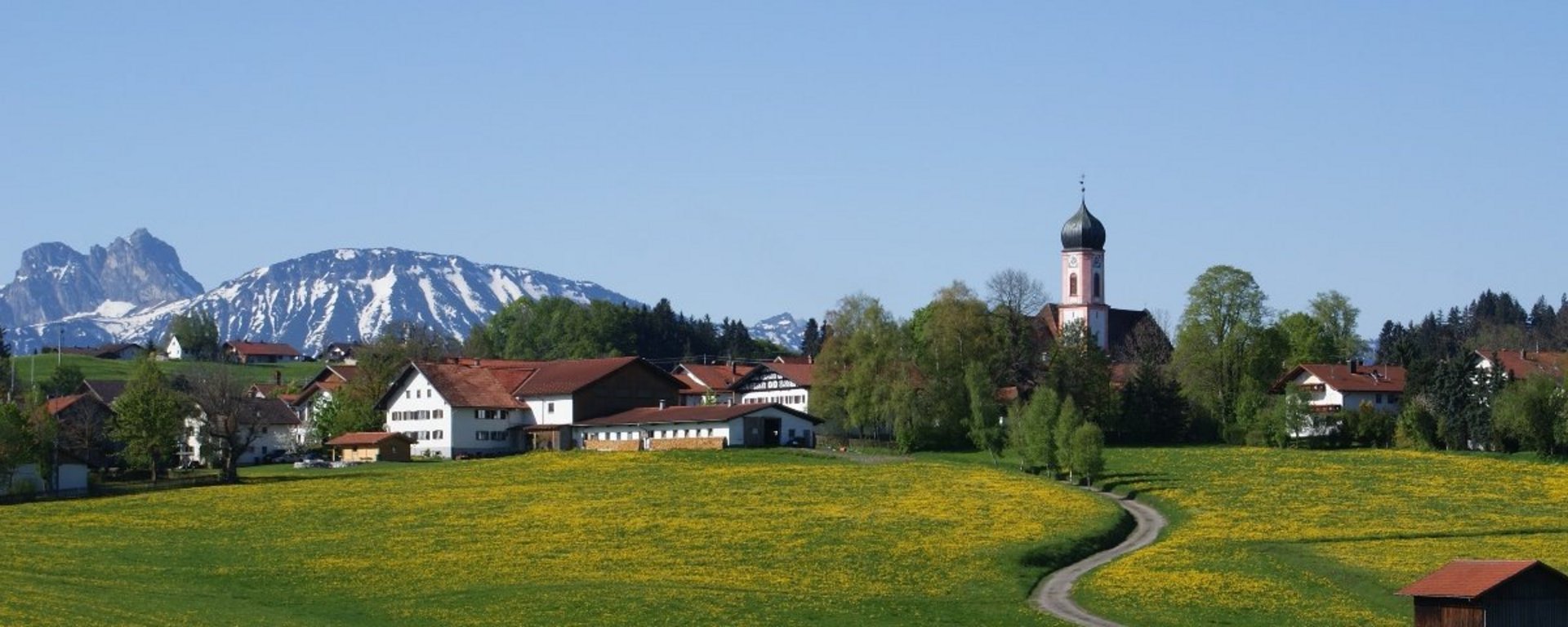 Ortsansicht Seeg im Allgäu im Frühling