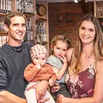 © Andreas Kern Junge Gastgeberfamilie auf dem Obsthof