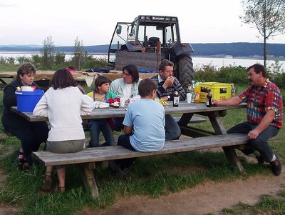 Gemütliche Runde © Noudlsbergerhof Gemeinsames Beisammensitzen auf dem Kinderbauernhof im Fränkischen Seenland