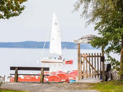 Bootsverleih in Diessen © Robert Klinger Tretbootverleih in Diessen am Ammersee