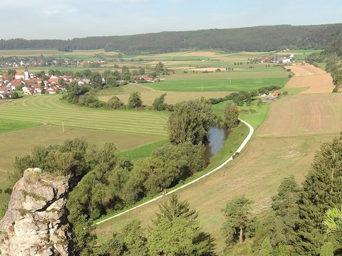 Blick über das Altmühltal im Naturpark Altmühltal