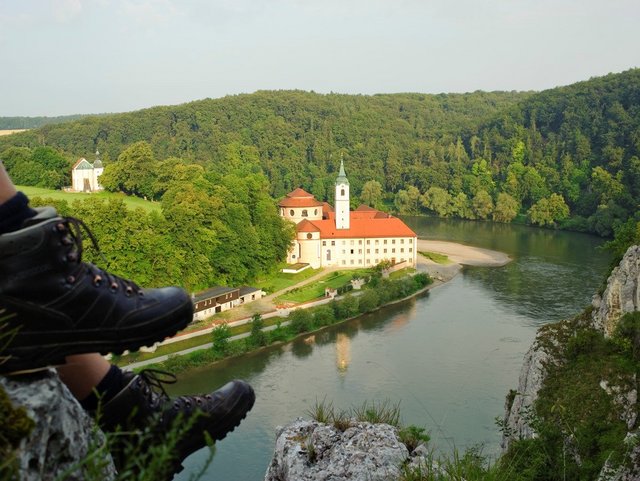 Aussichtspunkt zum Kloster Weltenburg im Naturpark Altmühltal