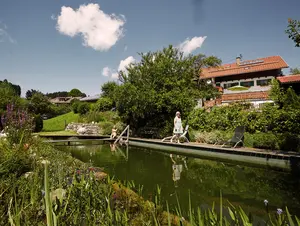 Hofeigener Schwimmteich © Ferienhof Ücker Hofeigener Schwimmteich für warme Tage