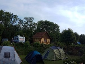 Platz auf dem Bauernhof zum Campen nutzen