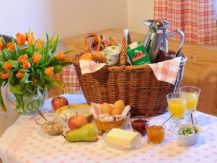 Frühstückskorb © Köllhof Frühstückskorb mit regionalen Produkten