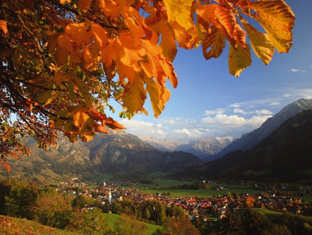 Ortsansicht Bad Hindelang im Herbst