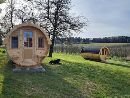 Schlaffässer auf dem Bauernhof © Winklhof Alpakas Schlaffässer als besondere Unterkunft auf dem Bauernhof