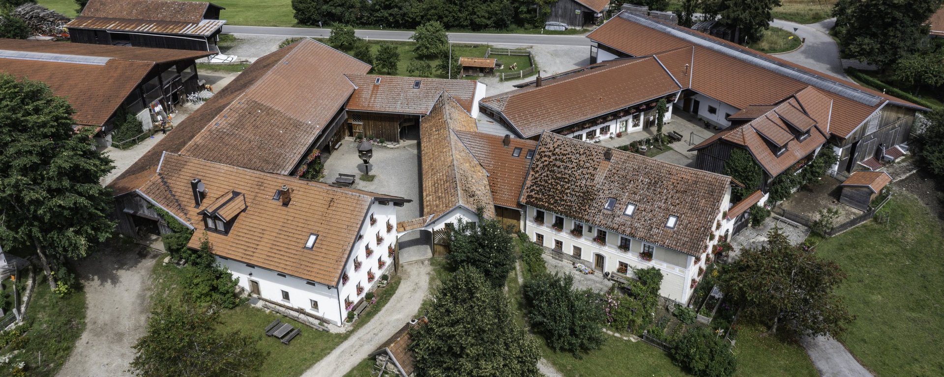 Ansicht von oben auf dem Ferienhof in Bayern
