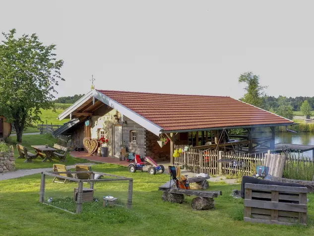 Abends gemeinsam am Lagerfeuer