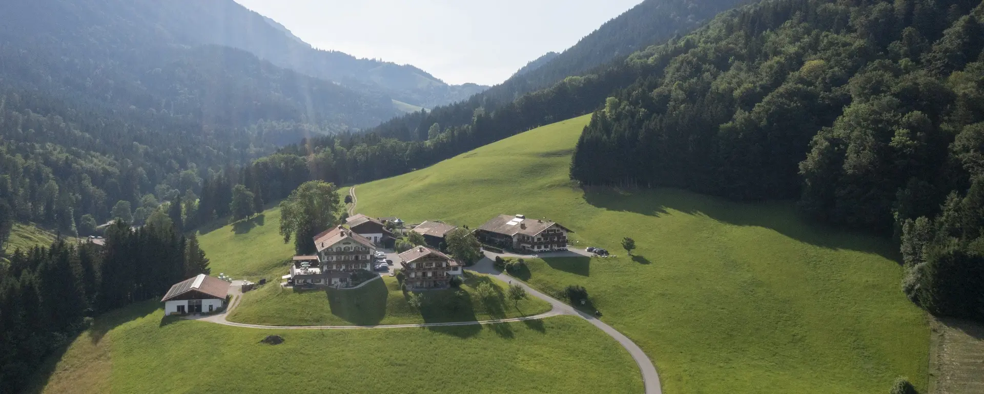 Alleinlage am Berg - © Andreas Kern Alleinlage am Berg mit Alm zum Hinwandern