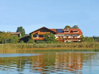 Der Hof direkt am Weissensee © Bauernhof Friedl Unglaubliche Lage des Hofes unmittelbar am Weissensee