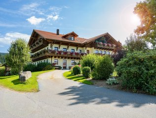 Ansicht des Fuchshofs © Fuchshof Schöner Hof im Bayerischen Wald mit Wellness