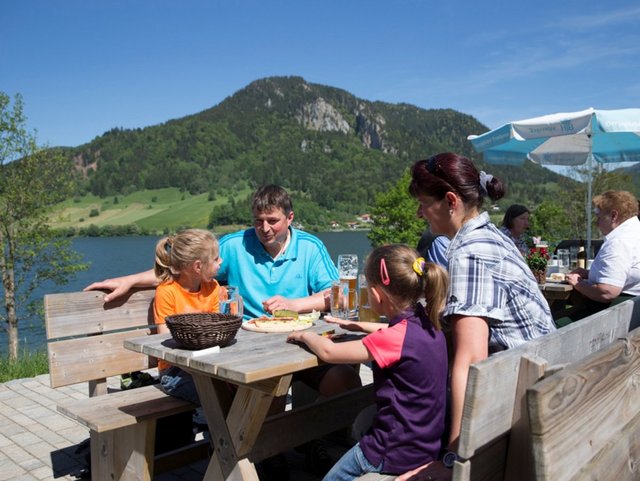 Brotzeit auf der Hütte in der Alpenregion Tegernsee Schliersee