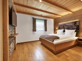 Schlafzimmer im Chalet aus Holz
