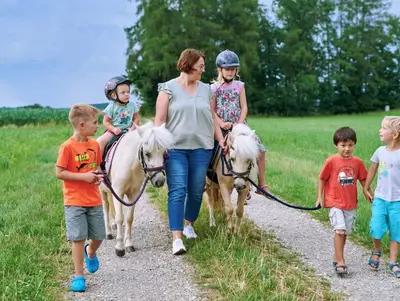 © Staller Ferienhof Seeon Ponys führen