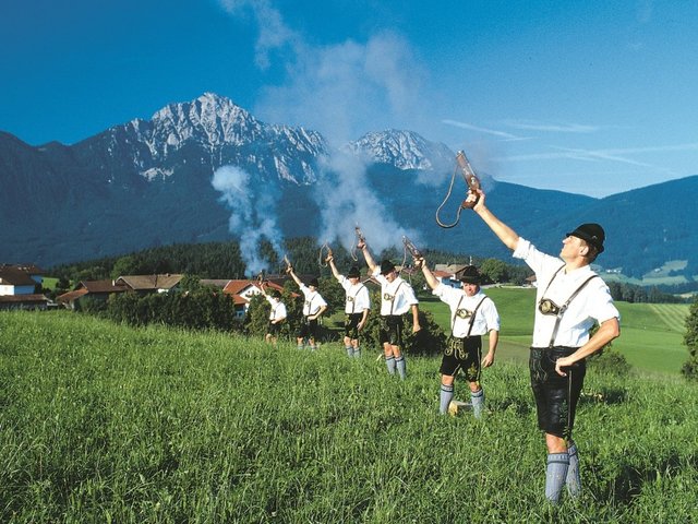 Böllerschießen - Brauchtum in der Region Berchtesgadener Land Rupertiwinkel