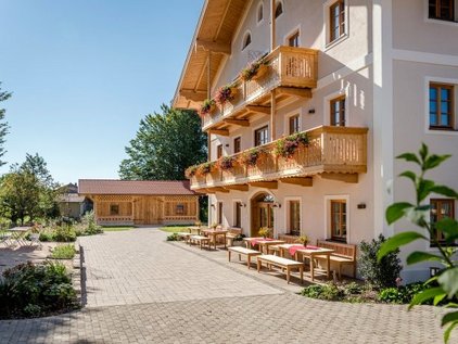 Vor der Haustüre genießen © Thomahof Das Frühstück vor der Haustüre in der Sonne genießen