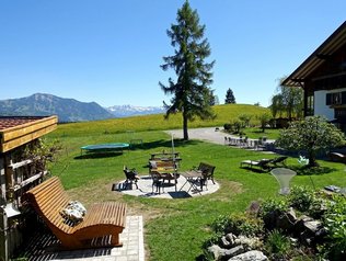 Großer Garten für Hunde © Gmeinder´s Landhaus Hunde dürfen im großen Garten herumtollen