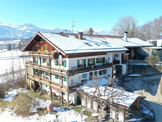 Ferienhof Zuhaus am Malerwinkel in Winterlandschaft in Fischen im Allgäu.