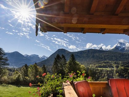 Herrlicher Ausblick auf die Bergwelt vom Balkon