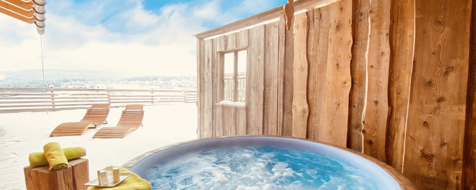 Wellness im Hot Tub im Winter in der eigenen Ferienwohnung