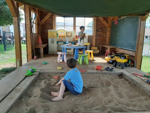 Spielspaß im Sandkasten © Ferienhof Hochthanner Unendlicher Spielspaß im Sandkasten auf dem Urlaubsbauernhof in Fränkischen Seenland