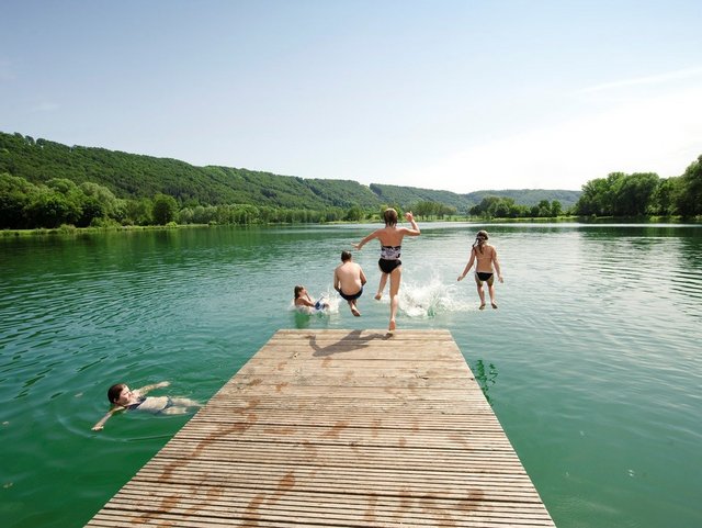 Badevergnügen am Kratzmühlsee im Naturpark Altmühltal