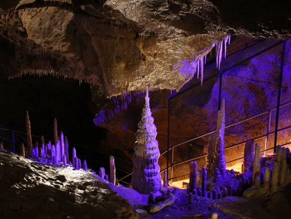 Teufelshöhle Pottenstein © Tourismusverband Pottenstein Beleuchtete Tropfsteinhöhle Teufelshöhle Pottenstein