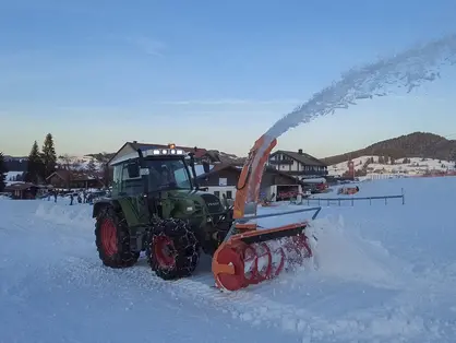 Skipiste mit der Fräse präparieren