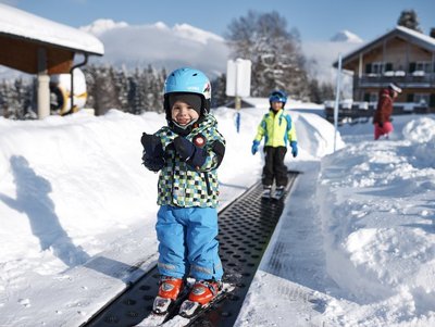 Familienfreundliches Skigebiet mit gratis Förderband für Kinder