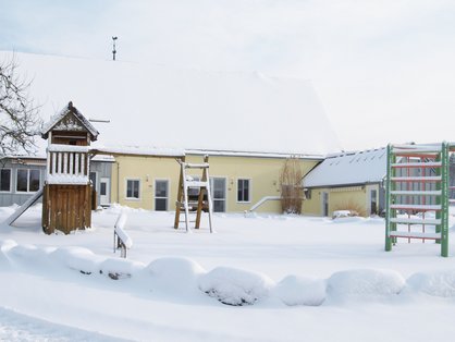 Winterurlaub im Romantischen Franken auf einem verschneiten Ferienhof