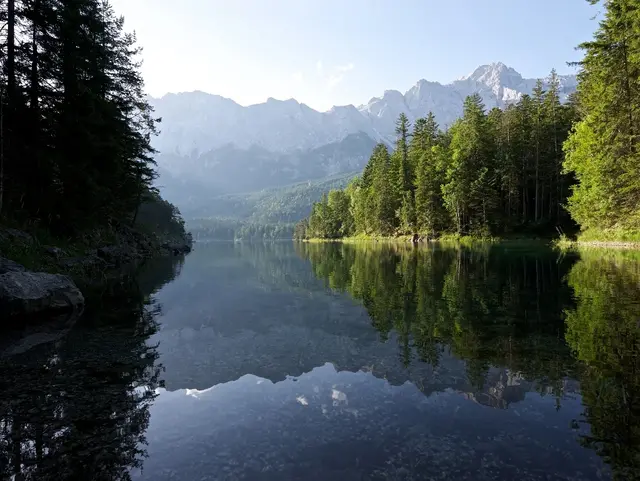 Klare Seen - Eibsee - © Ferienregion Zugspitzland, Foto: Benedikt Lechner Eibsee im Zugspitzland