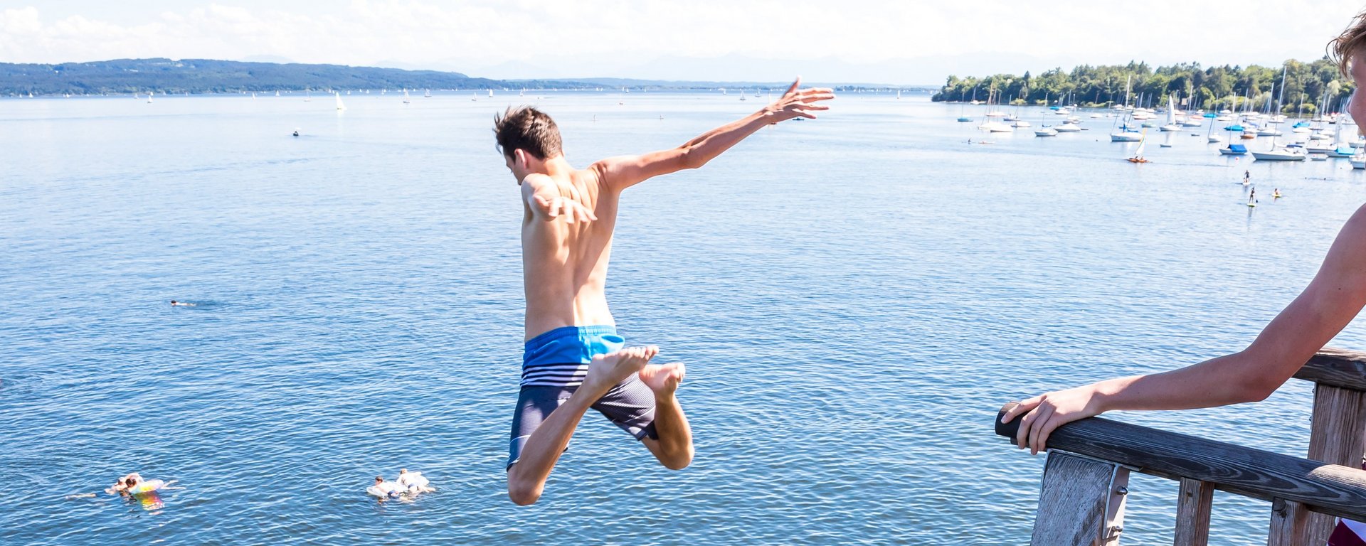 Spaß auf dem Sprungturm in Utting am Ammersee