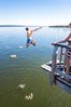 Spaß auf dem Sprungturm in Utting am Ammersee