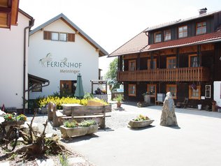 Hofansicht des Bauernhofs © Ferienhof Meininger Ansicht des Bauernhofs mit Wellness im Bayerischen Wald