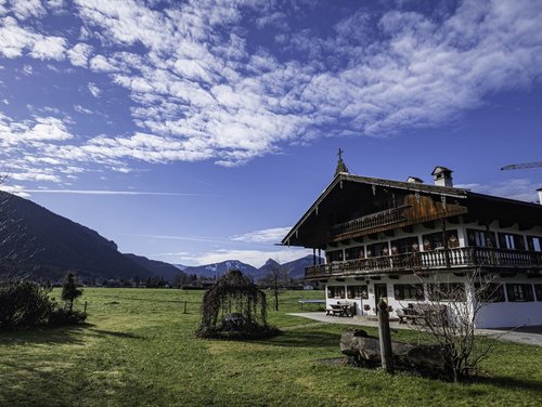 Außenansicht des Webermohofs © Andreas Kern Der Webermohof am Tegernsee mit Wellnessbereich