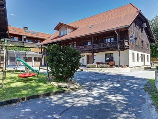 Platz für Kind und Hund © Ferienhof-Landhaus-Guglhupf Ausgerichtet auf Kinder und Hunde - Urlaub auf dem Bauernhof mit Hund