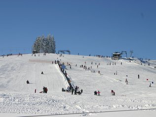 Skigebiet direkt vor dem Hof