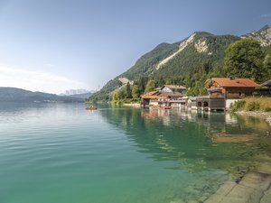 Ufer des Walchensees © T. Kujat Blick entlang des Ufers vom Walchensee