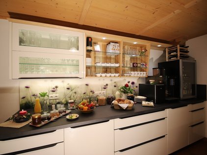 Frühstücksbuffet auf dem Hof © Gut Grasleiten Reichhaltiges Frühstücksbuffet auf dem Bauernhof