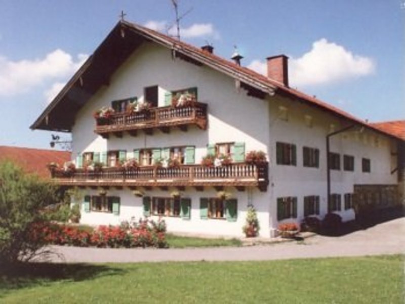 Hofansicht des Doimahof in Alxing im Münchner Umland