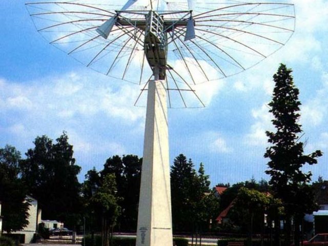 Altstadtkern mit Stadtturm und Röhrenbrunnen in Leutershausen