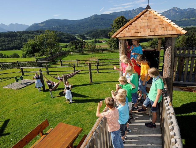 Spielplatz auf dem Bauernhof in der Region Chiemsee