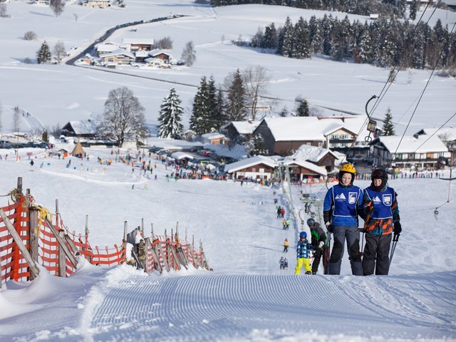 In unmittelbarer Nähe des Bauernhofes gleich der Skilift