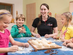 Backen mit Anni auf dem Wellnessbauernhof Soyer