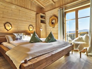 beruhigendes Schlafzimmer aus Holz