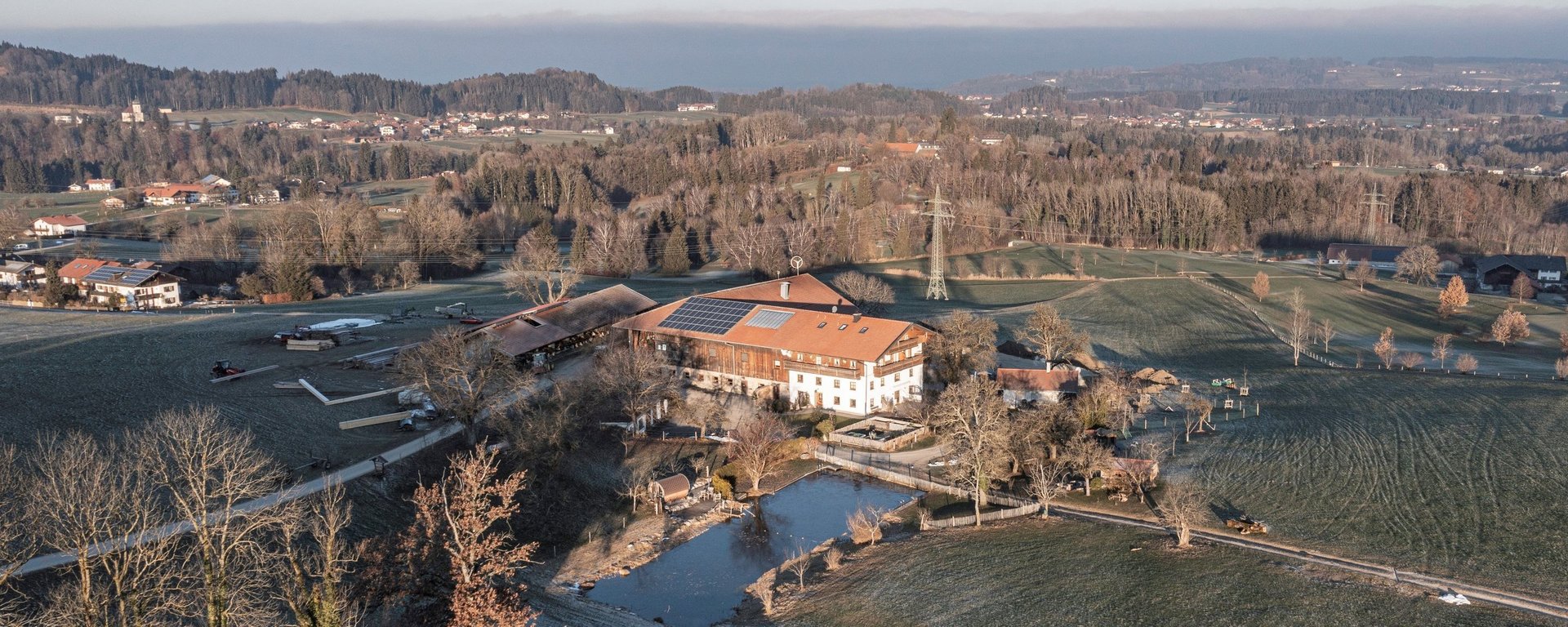 Luftaufnahme des Seimehof am Chiemsee in Oberbayern