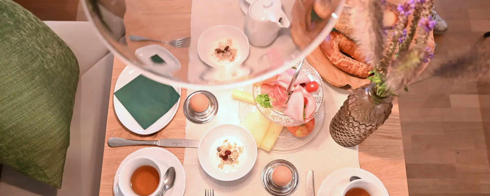 Entspanntes und ausgiebiges Frühstück auf dem Ferienhof