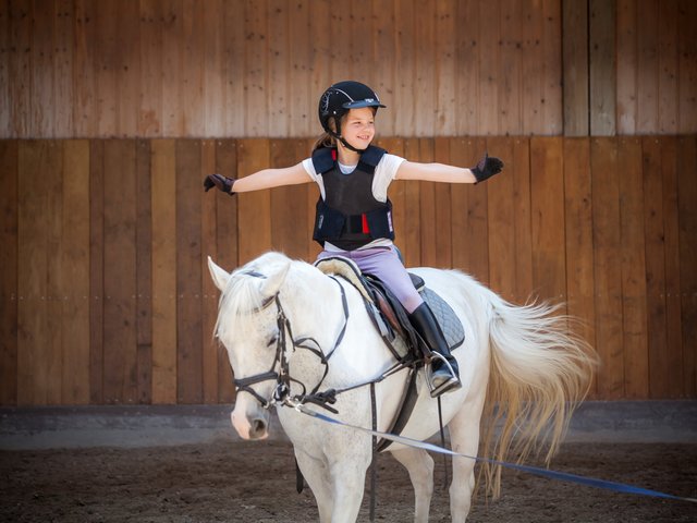 Reitunterricht für Kinder auf dem Bauernhof