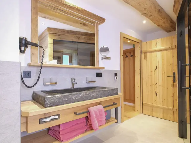 Moderne Badezimmer - © Andreas Kern Moderne Badezimmer in der Alm